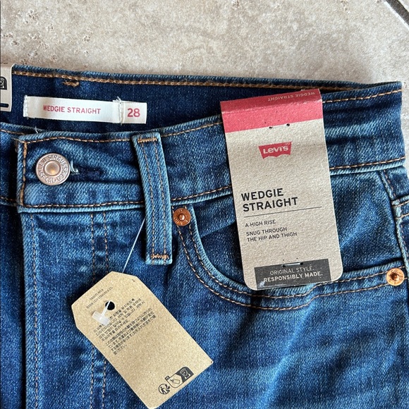 NWT Levi’s Wedgie Straight Blue Women's Jeans size 28 - Picture 4 of 7